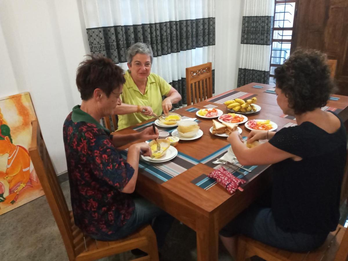 Restwell Homestay 담불라 외부 사진